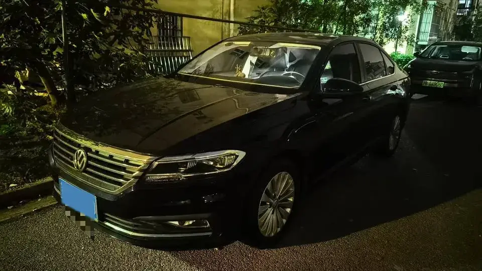 2018 VOLKSWAGEN LAVIDA view 1