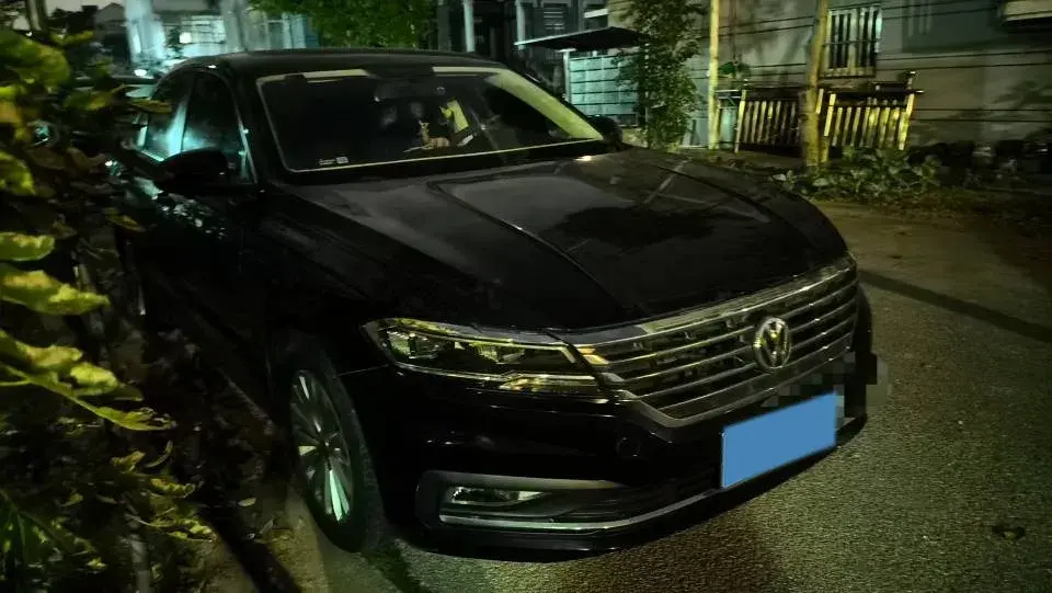 2018 VOLKSWAGEN LAVIDA thumbnail 3