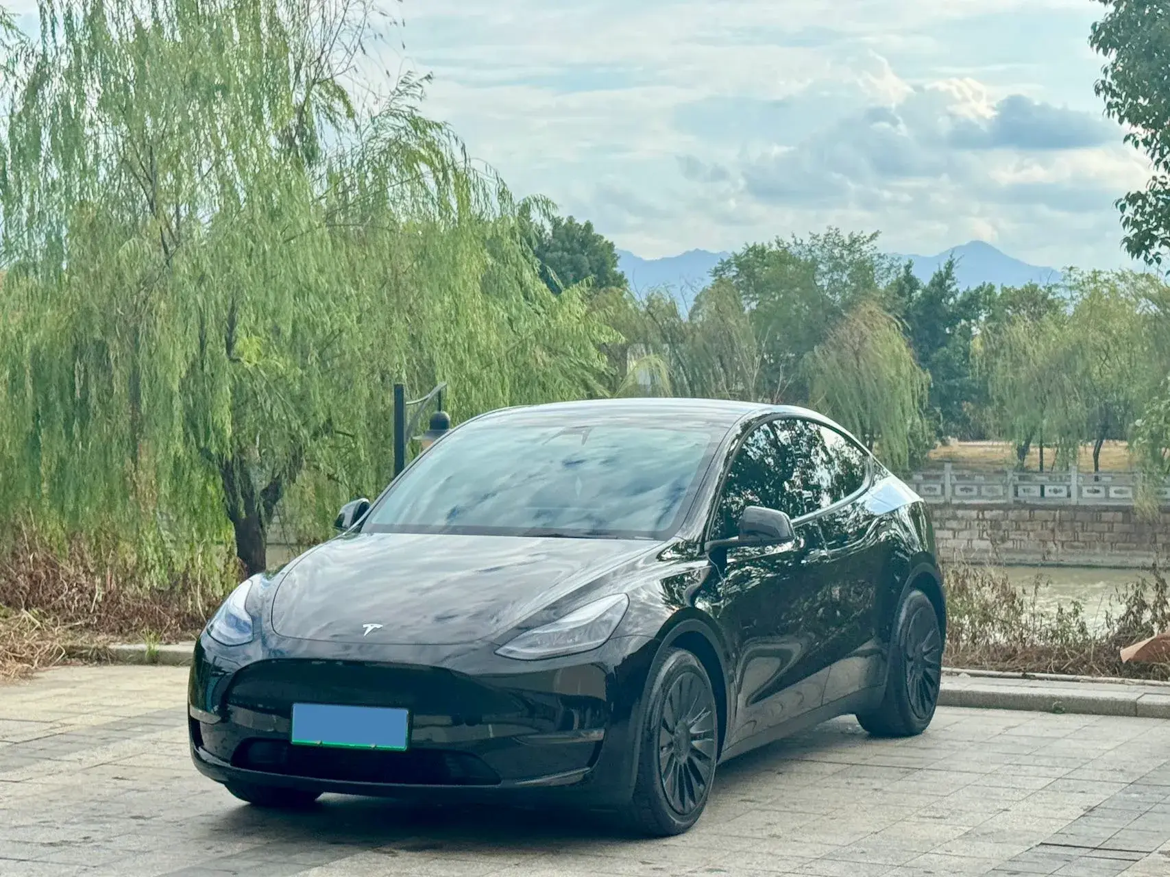 2021 TESLA MODEL view 1