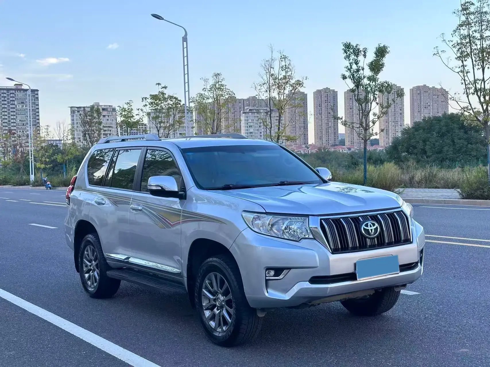 2019 TOYOTA LAND thumbnail 3