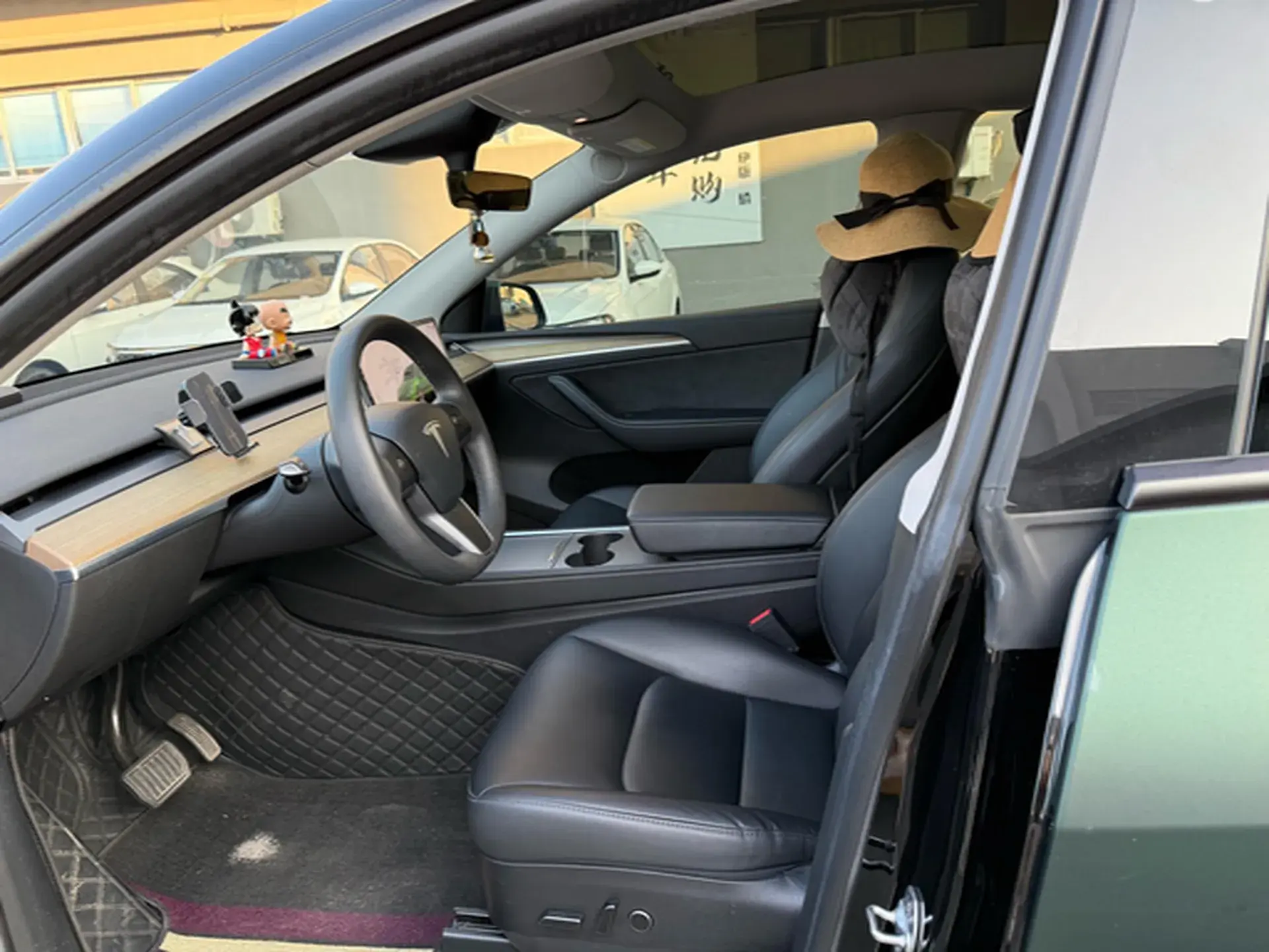 2022 TESLA MODEL thumbnail 3