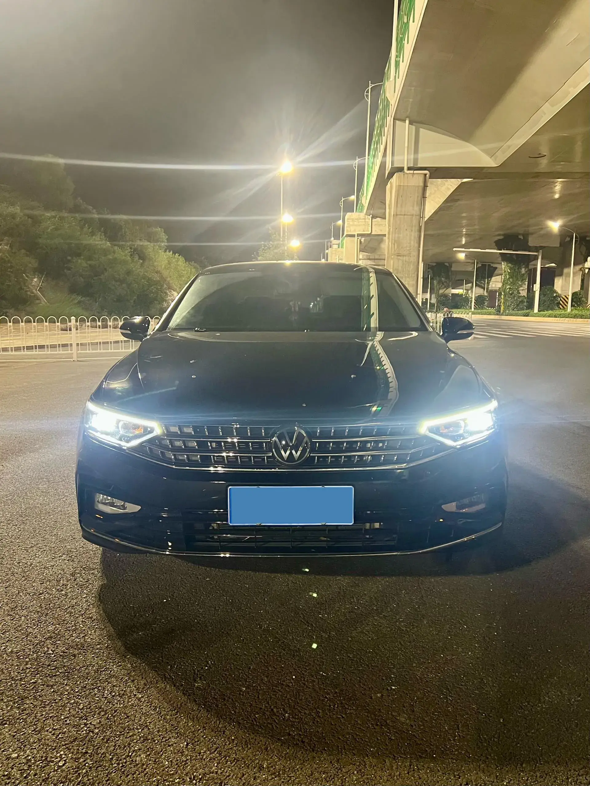 2023 VOLKSWAGEN MAGOTAN thumbnail 2