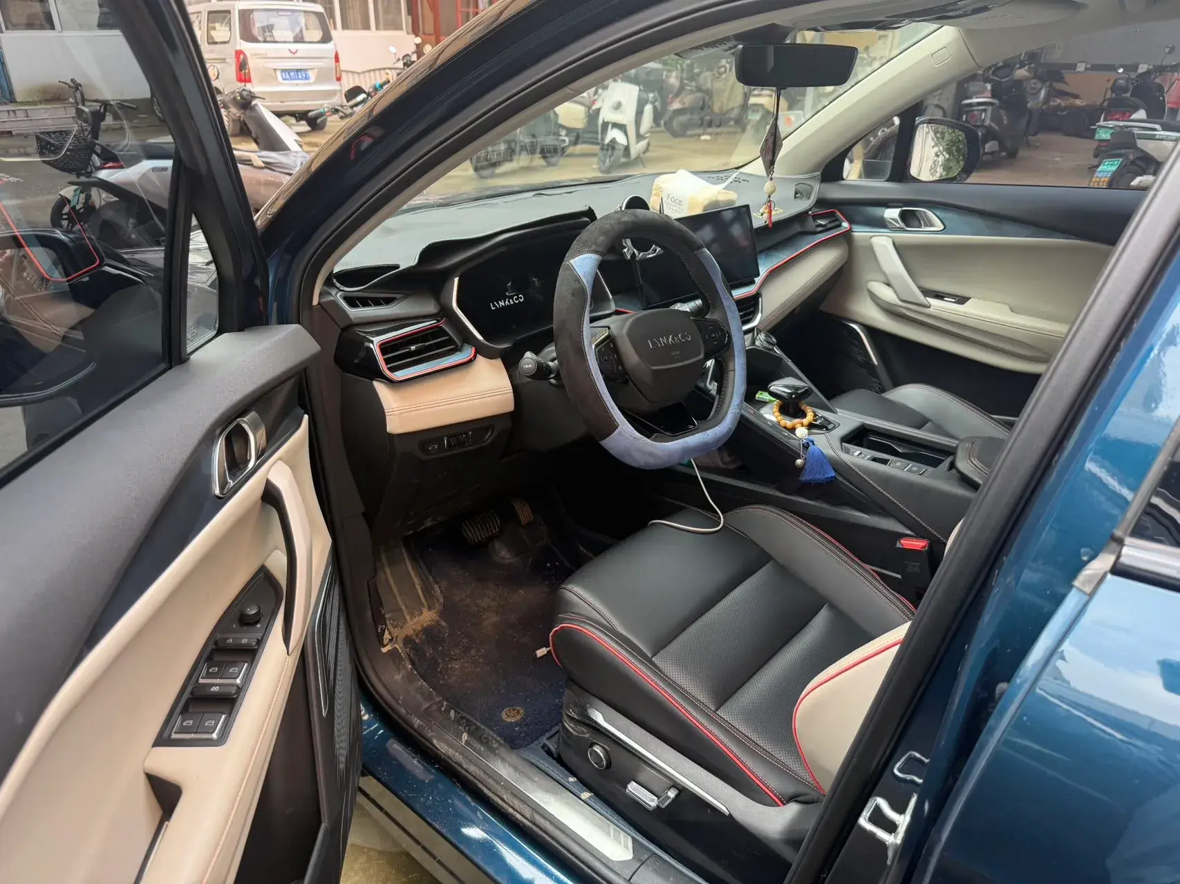 2023 LYNK&CO 06 thumbnail 3