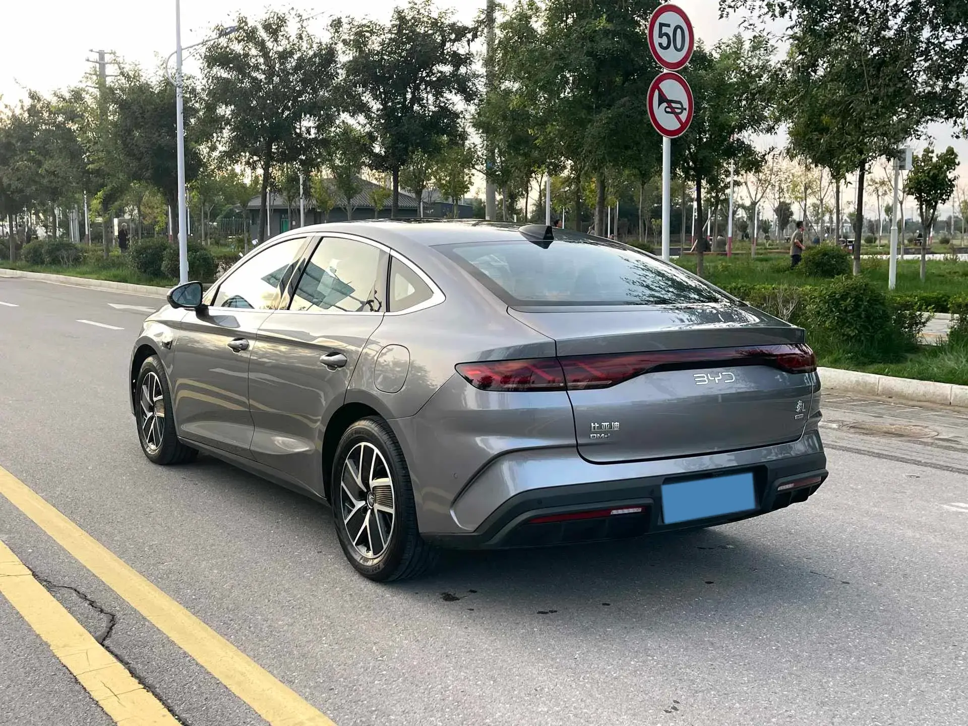 2025 BYD QINL thumbnail 4