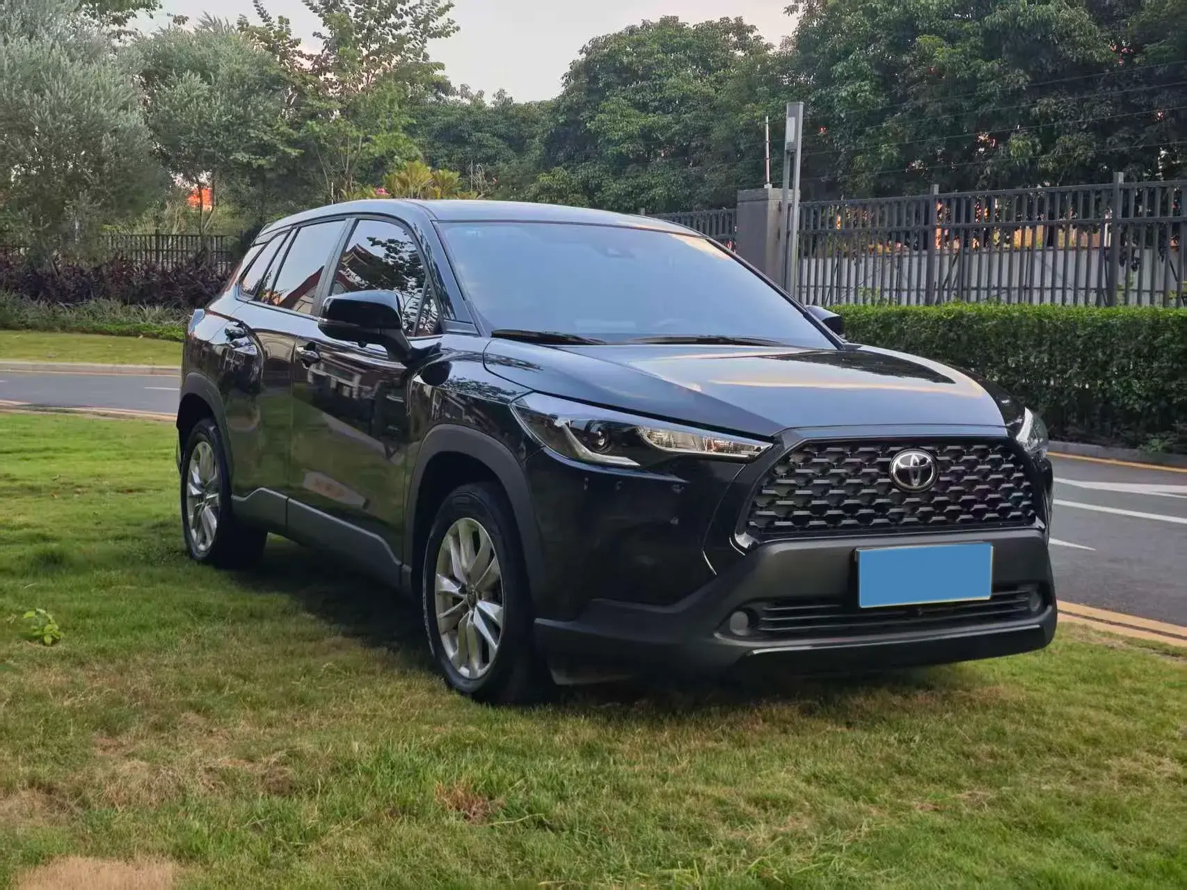 2022 TOYOTA COROLLA thumbnail 3