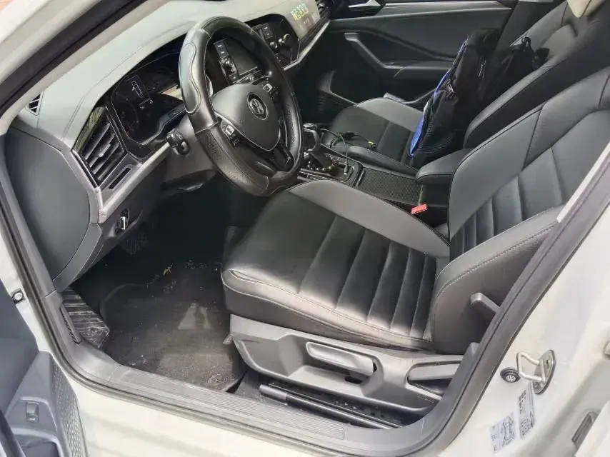 2019 VOLKSWAGEN SAGITAR thumbnail 3