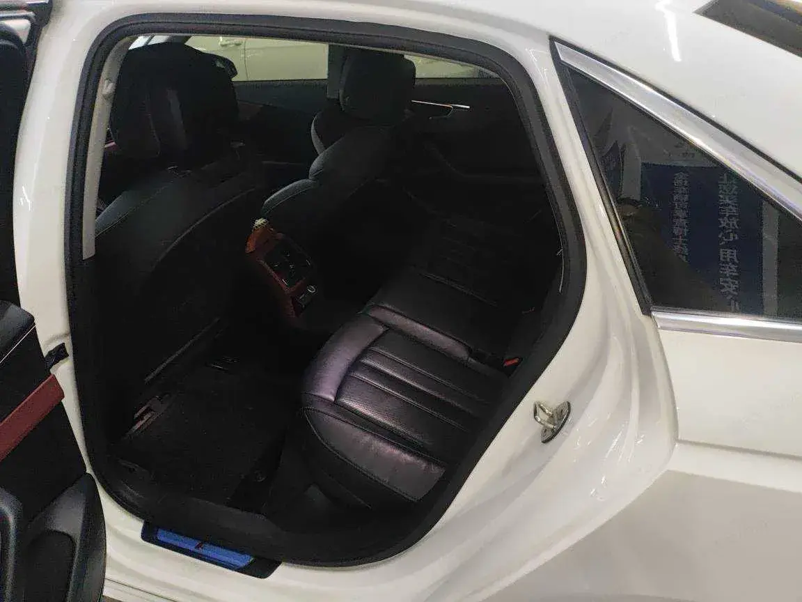 2022 AUDI A4L thumbnail 4