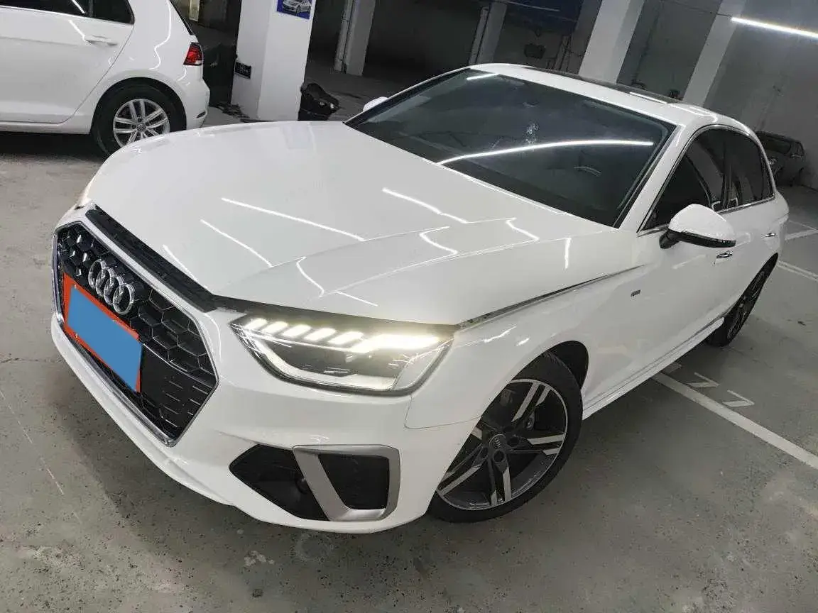 2022 AUDI A4L view 1