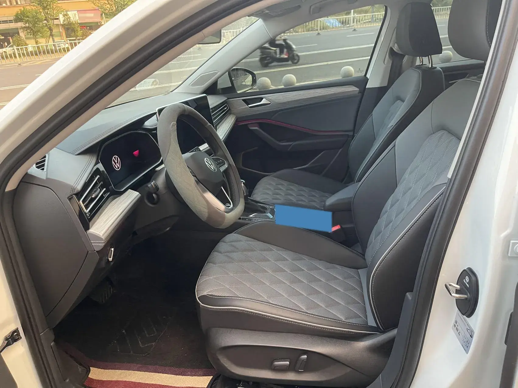 2025 VOLKSWAGEN SAGITAR thumbnail 4