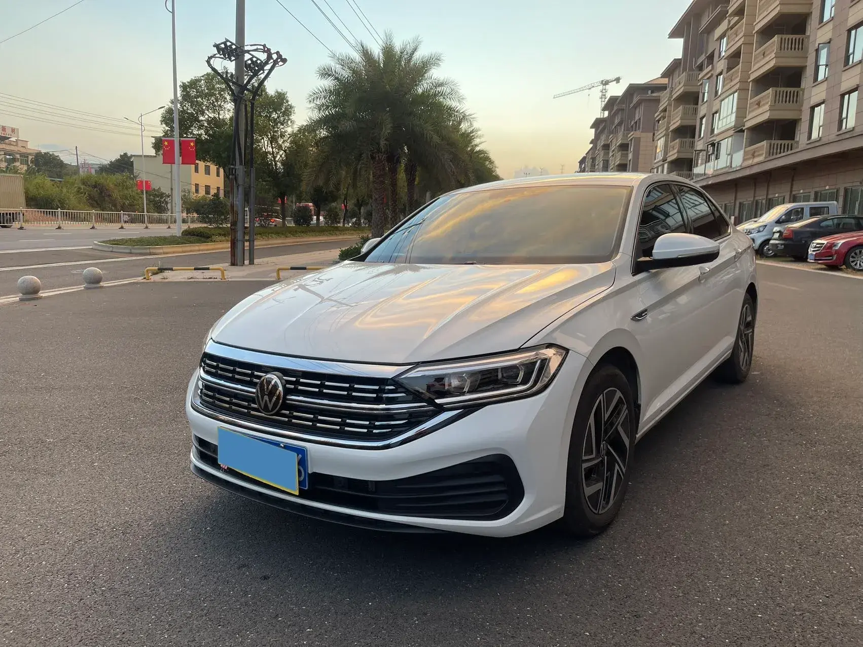 2025 VOLKSWAGEN SAGITAR view 1