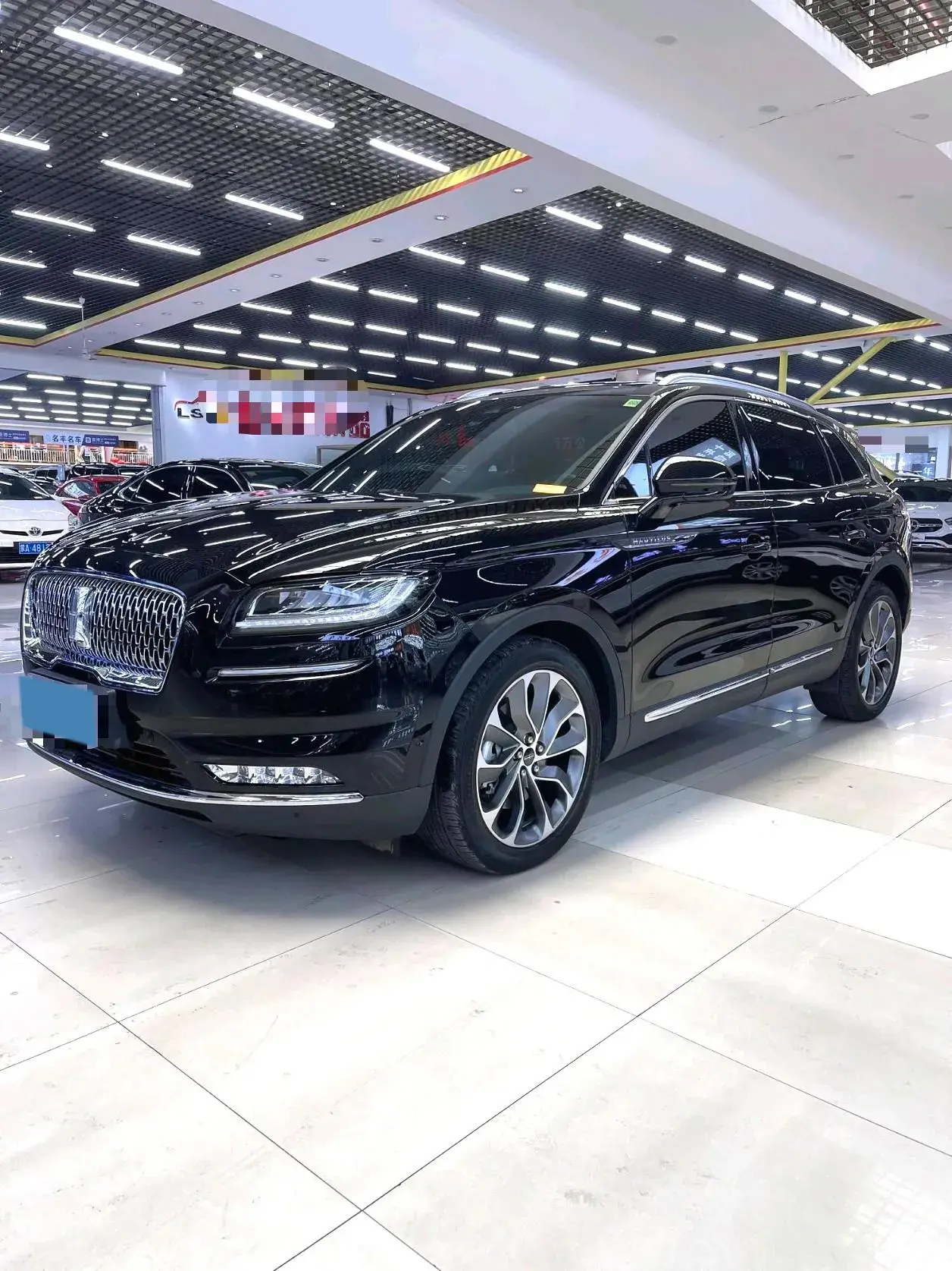 2021 LINCOLN NAUTILUS view 1