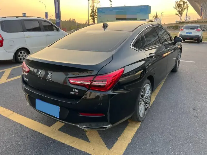 2022 HONGQI H5 thumbnail 4