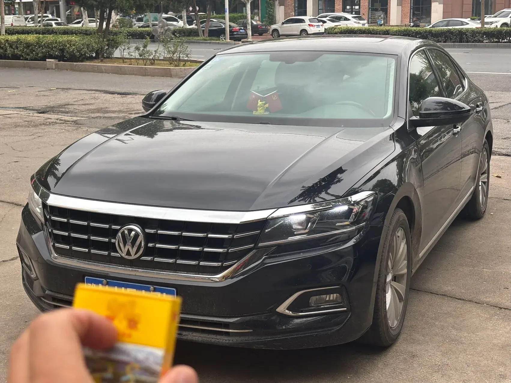 2019 VOLKSWAGEN PASSAT view 1