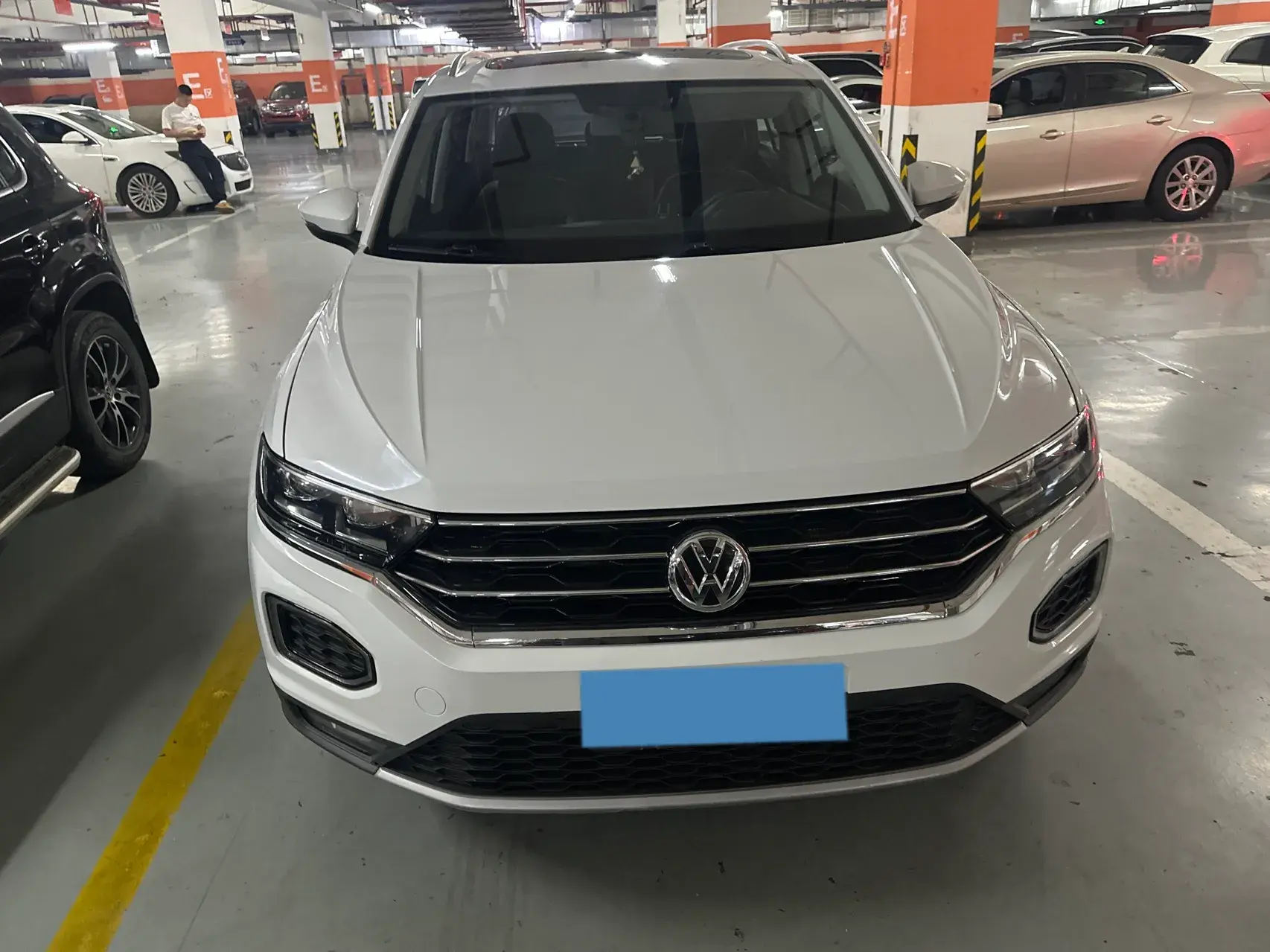 2020 VOLKSWAGEN T-ROC thumbnail 2