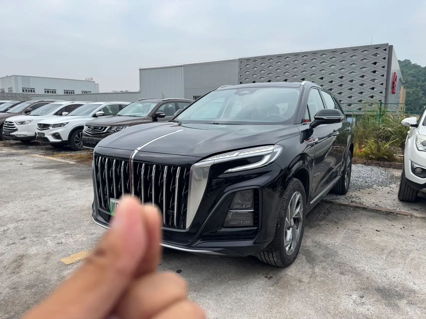 2024 HONGQI HS3 view 1