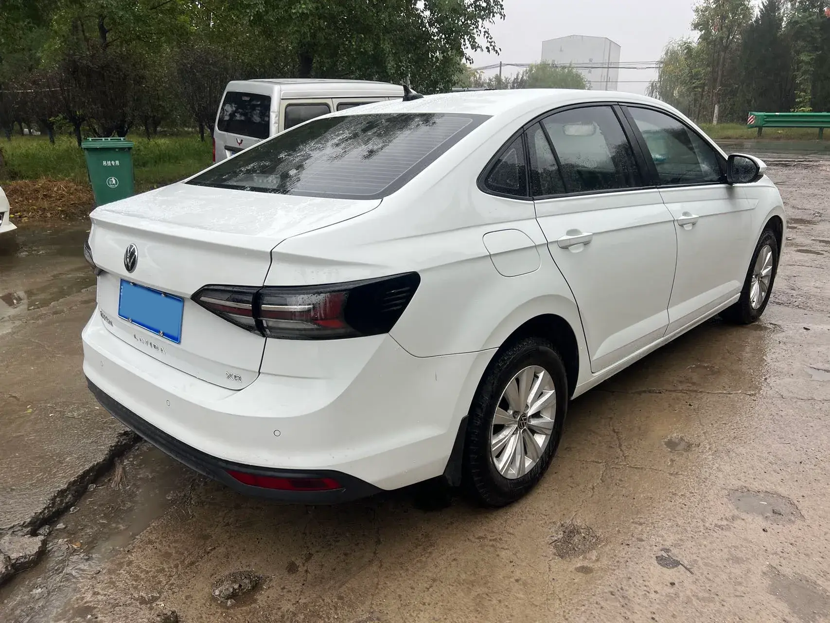 2023 VOLKSWAGEN LAVIDA thumbnail 3