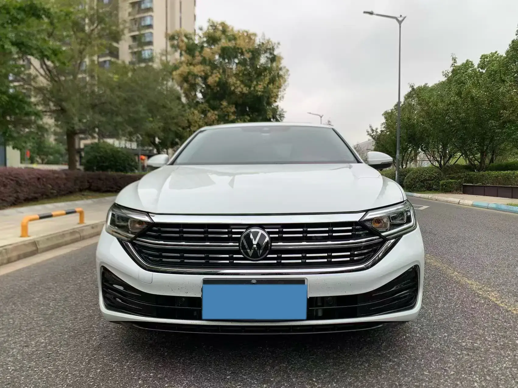 2024 VOLKSWAGEN SAGITAR thumbnail 2