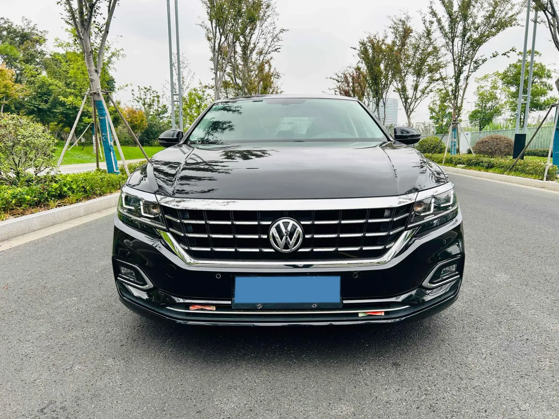 2019 VOLKSWAGEN PASSAT thumbnail 2