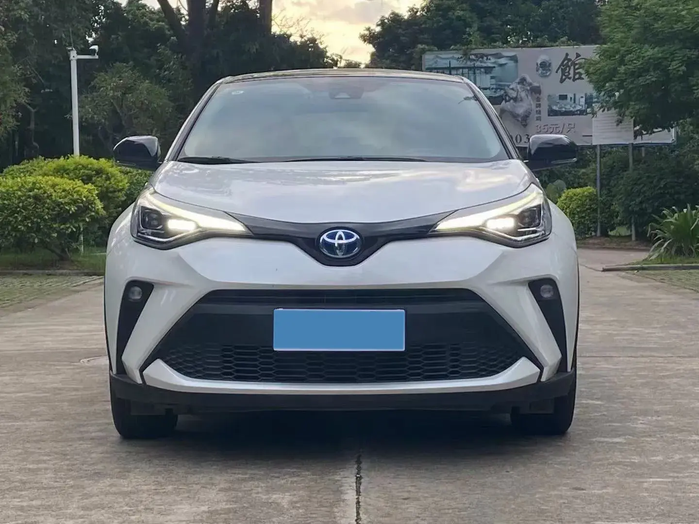 2021 TOYOTA C-HR thumbnail 2