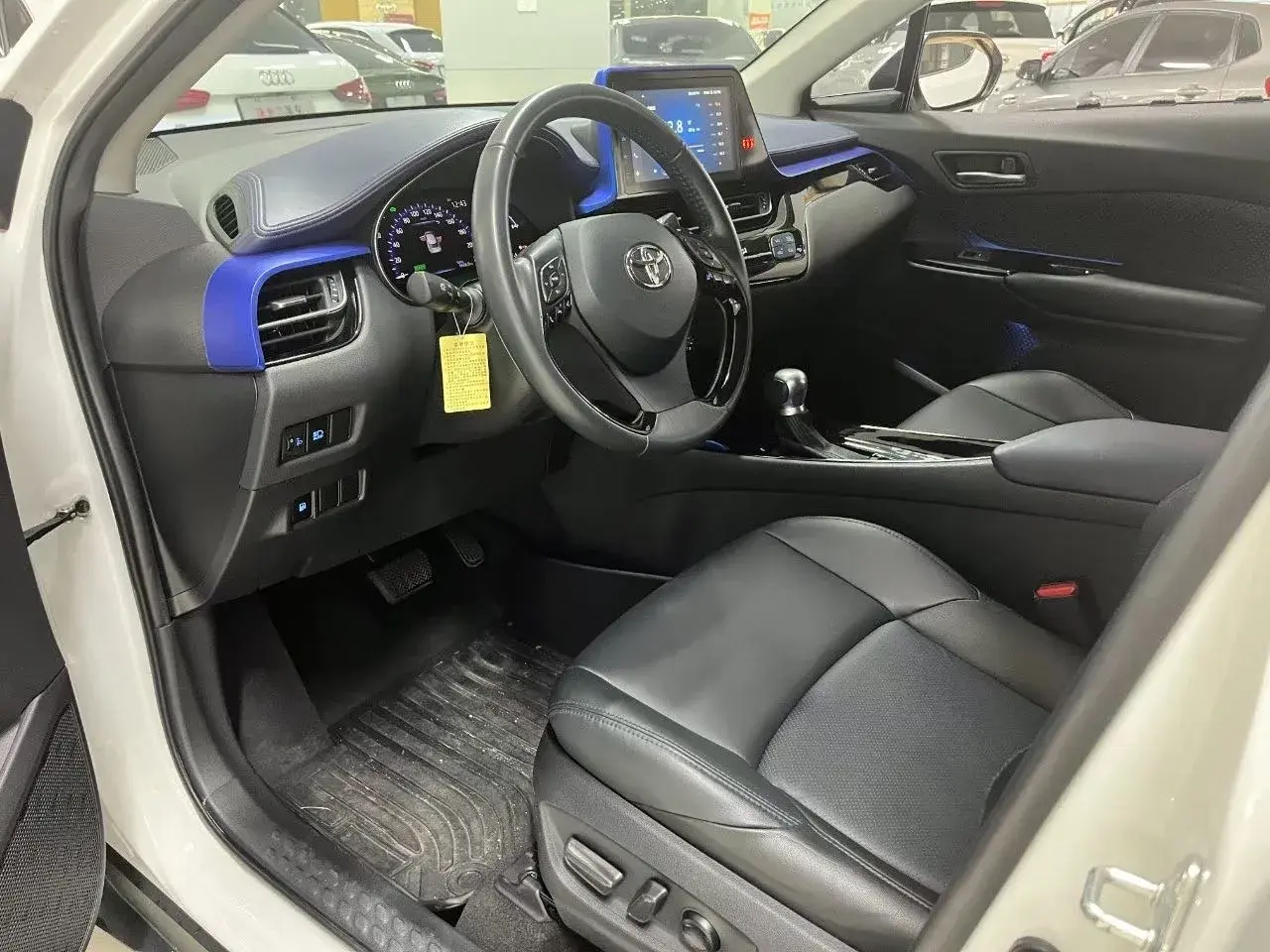 2021 TOYOTA C-HR thumbnail 4