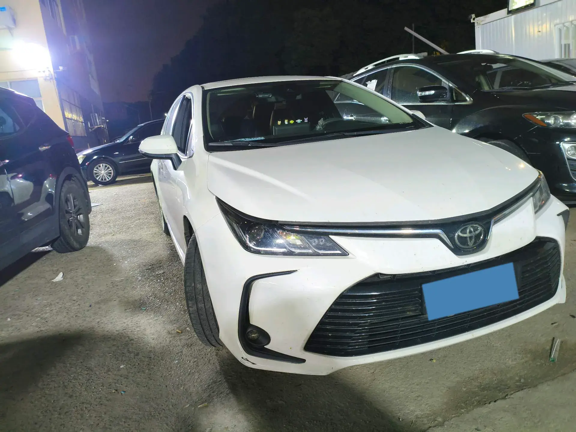 2019 TOYOTA COROLLA thumbnail 3