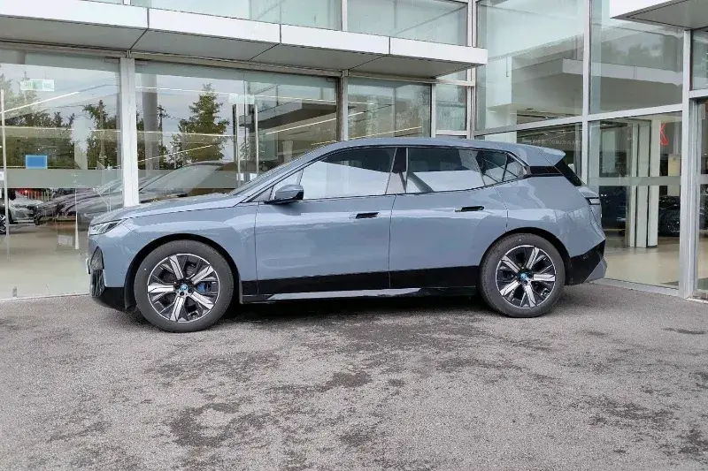 2022 BMW IX thumbnail 4