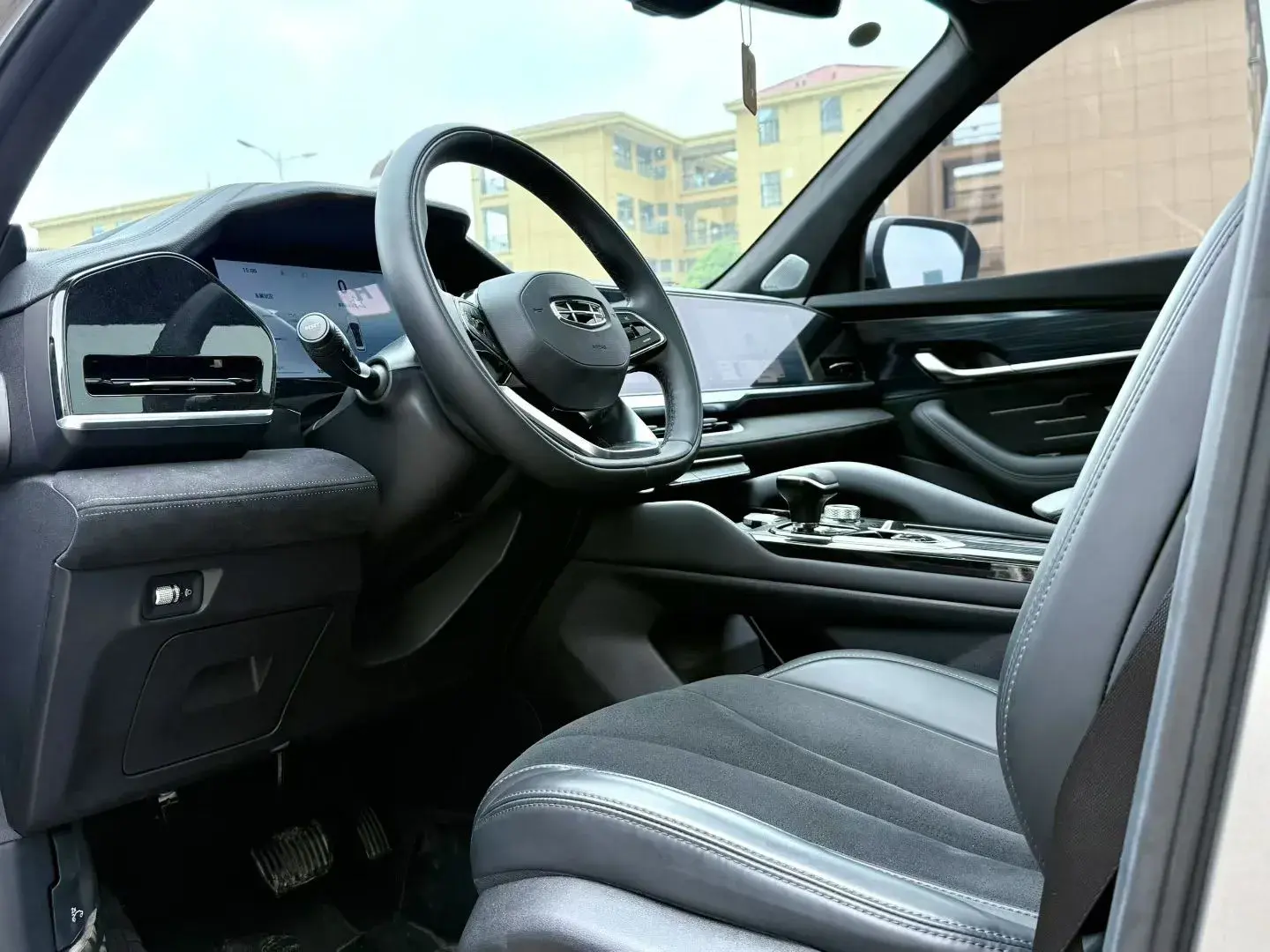 2024 GEELY MONJARO thumbnail 4