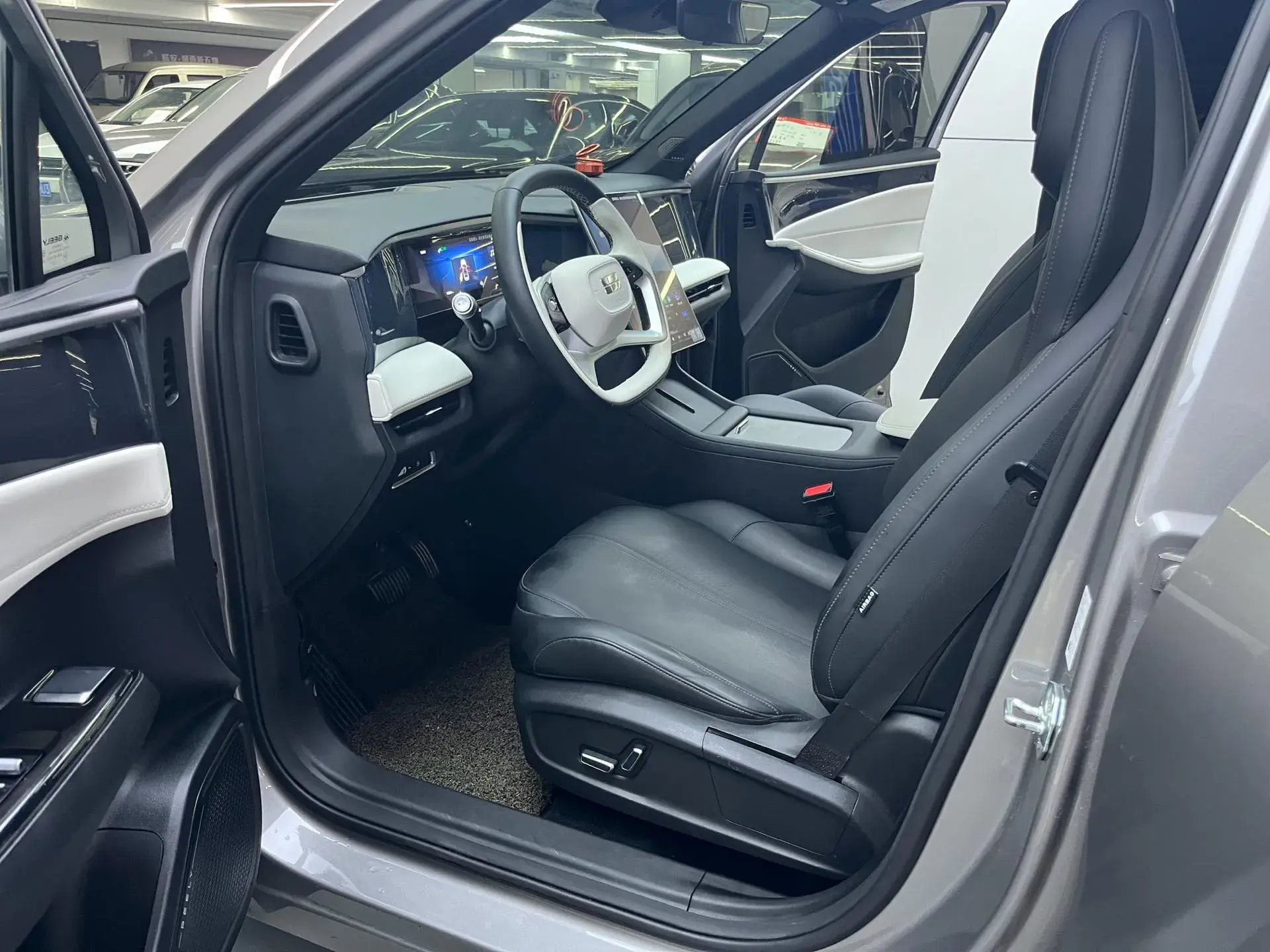 2023 GEELY GALAXY thumbnail 4