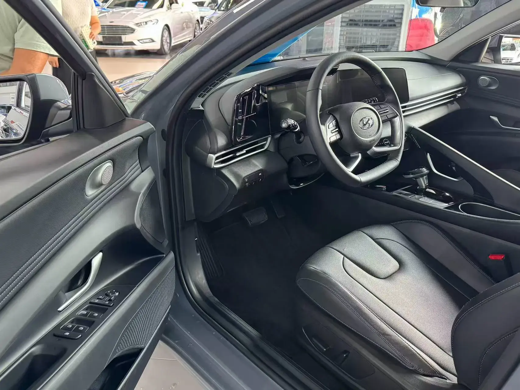 2022 HYUNDAI ELANTRA thumbnail 4