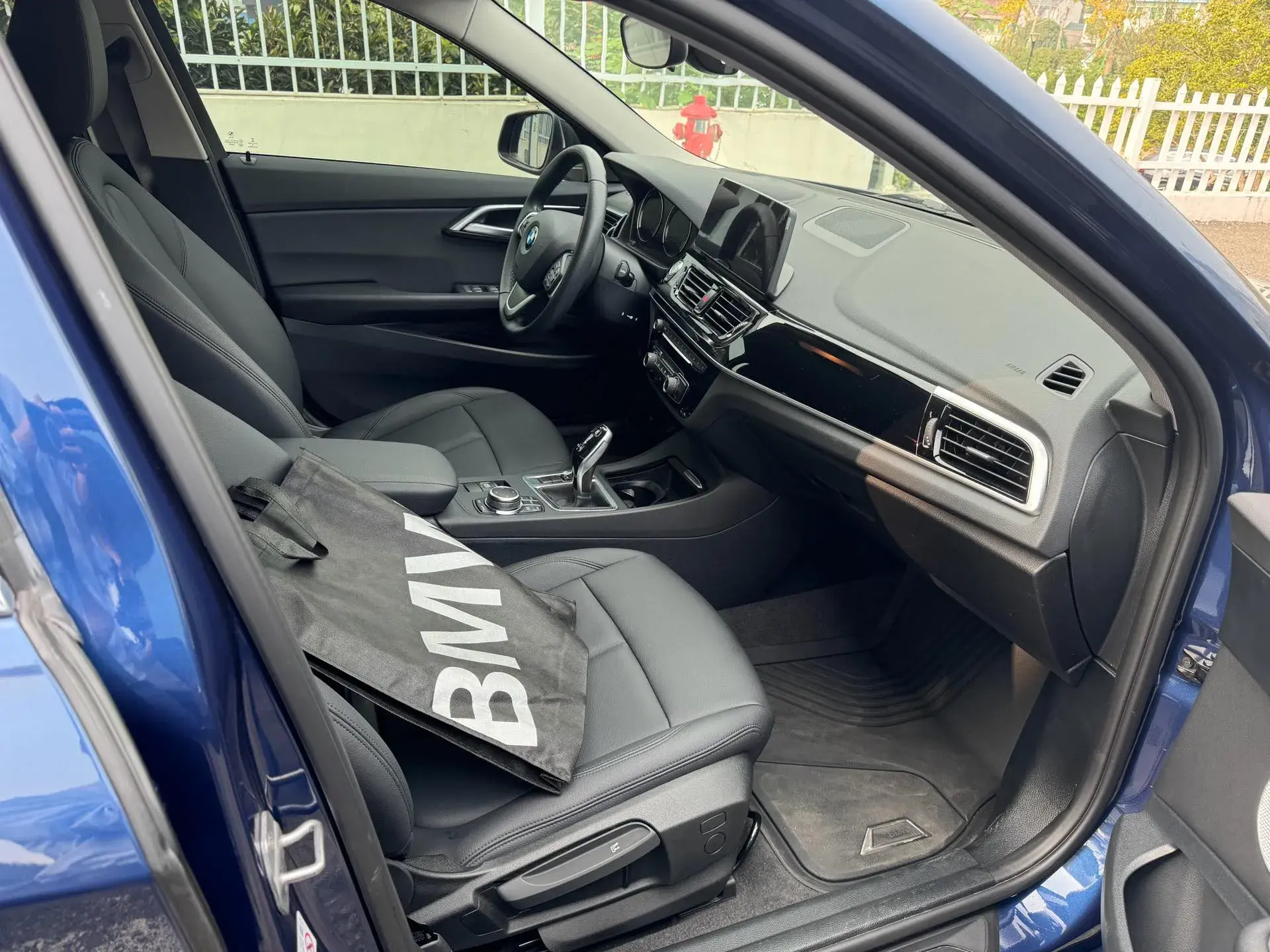 2022 BMW 1 thumbnail 3