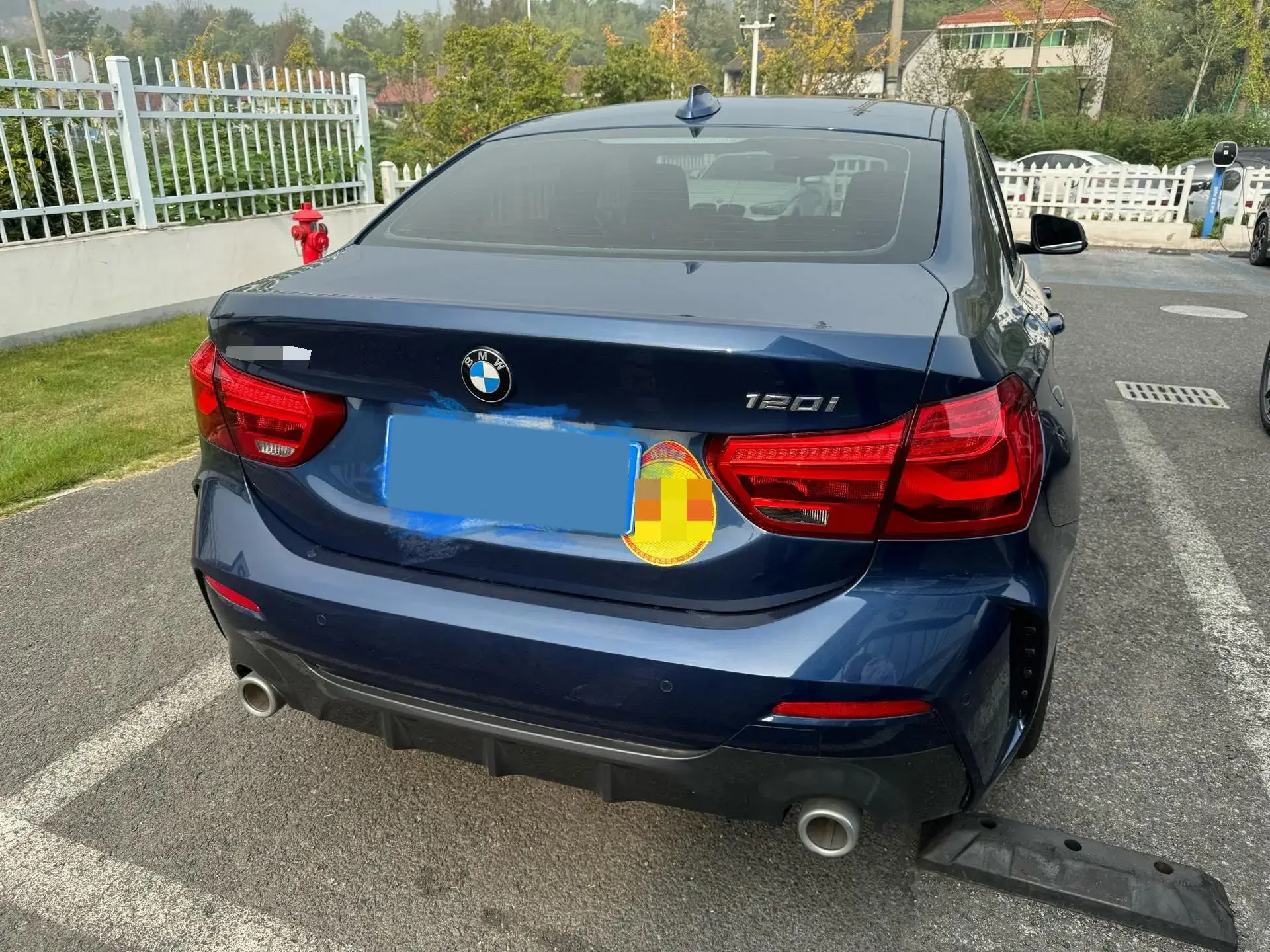 2022 BMW 1 thumbnail 2