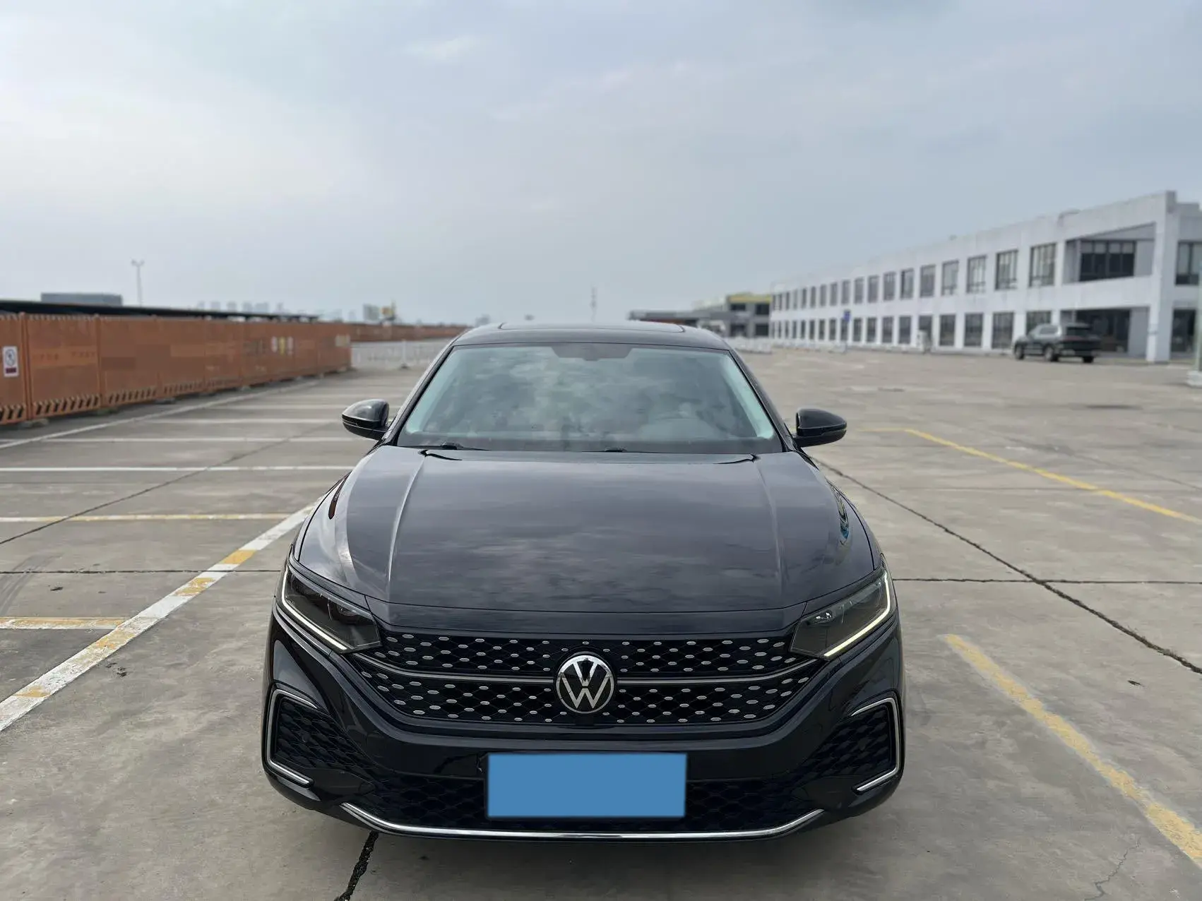 2022 VOLKSWAGEN PASSAT thumbnail 2