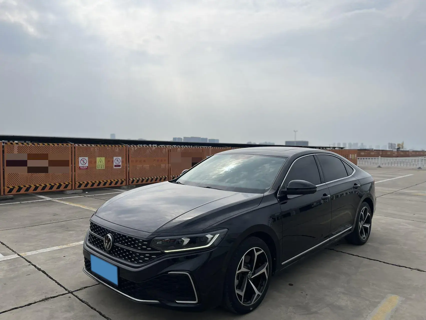 2022 VOLKSWAGEN PASSAT view 1