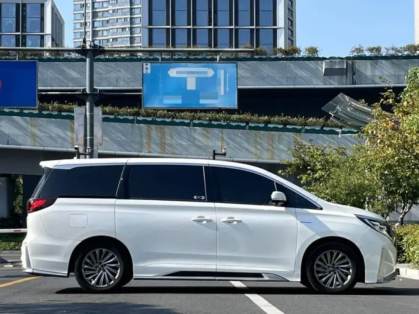 2021 GAC TRUMPCHI thumbnail 4