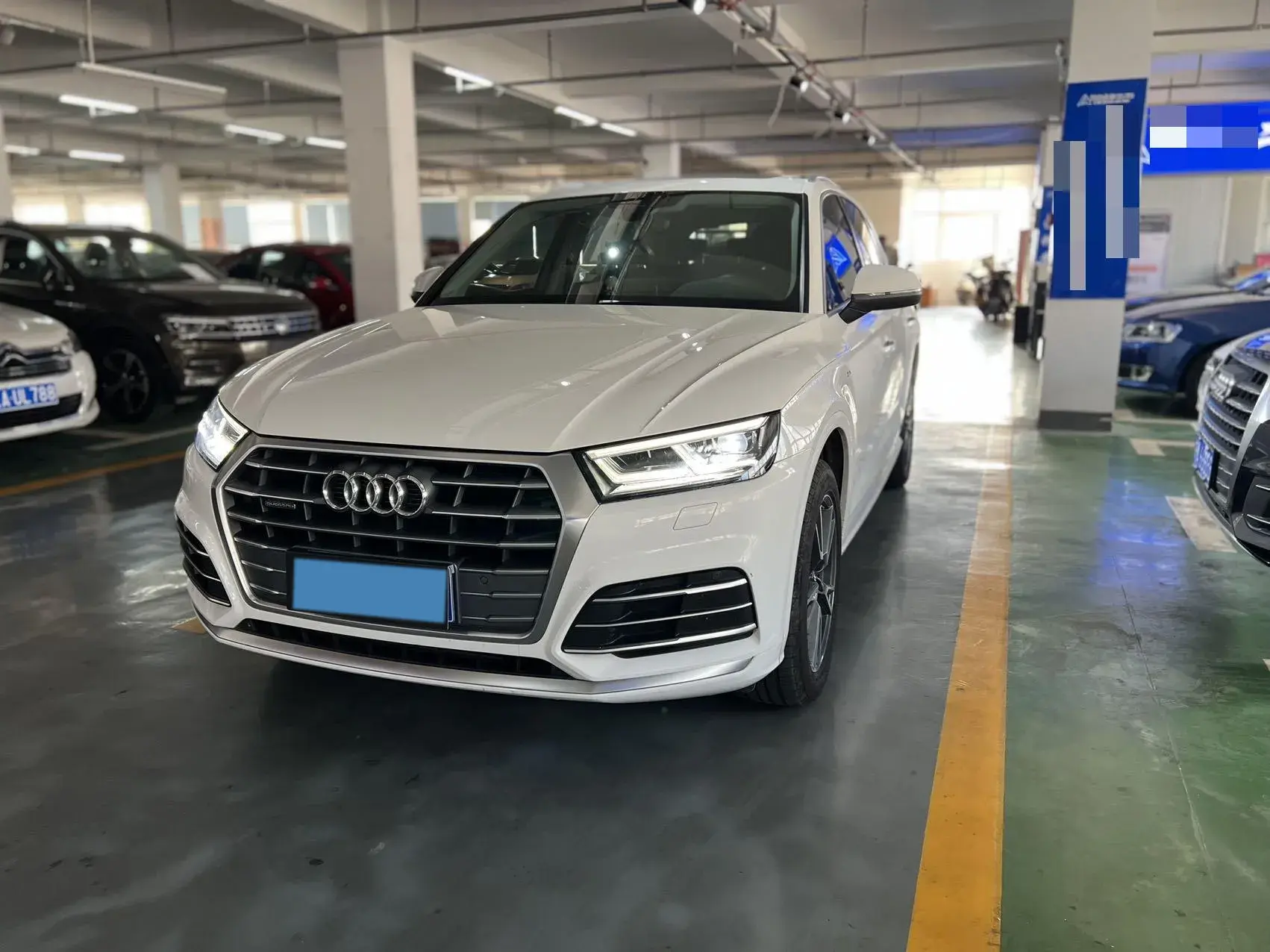 2020 AUDI Q5L view 1