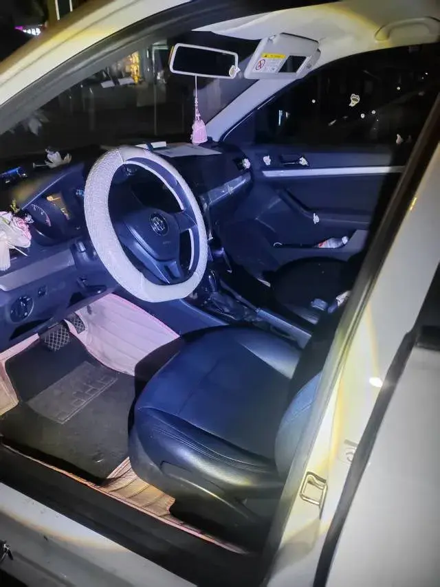 2017 VOLKSWAGEN LAVIDA thumbnail 4