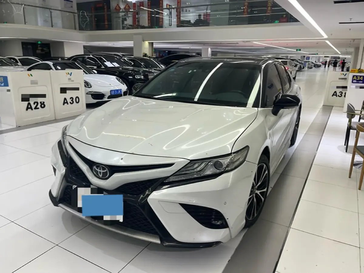 2019 Toyota Camry 2.5L 209HP L4 8AT