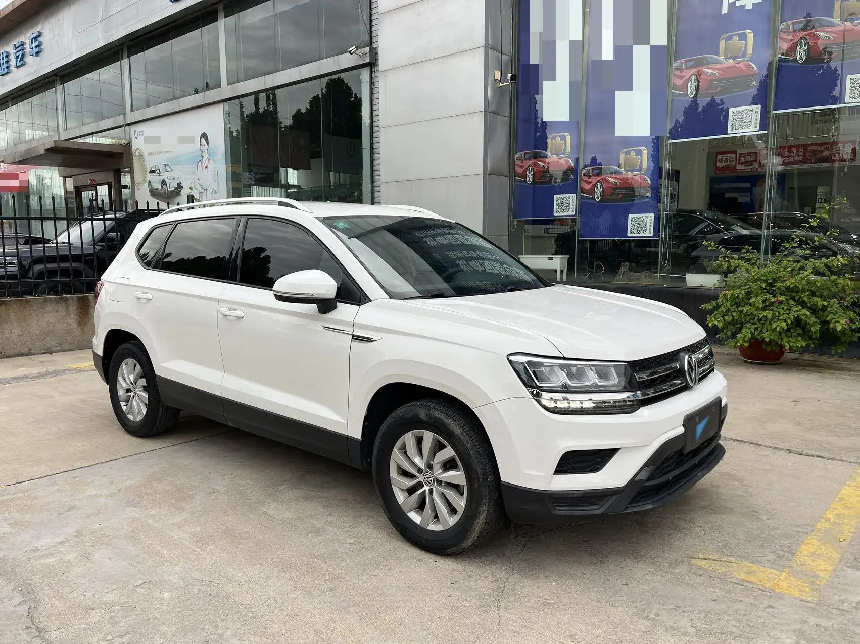 2019 VOLKSWAGEN THARU thumbnail 3