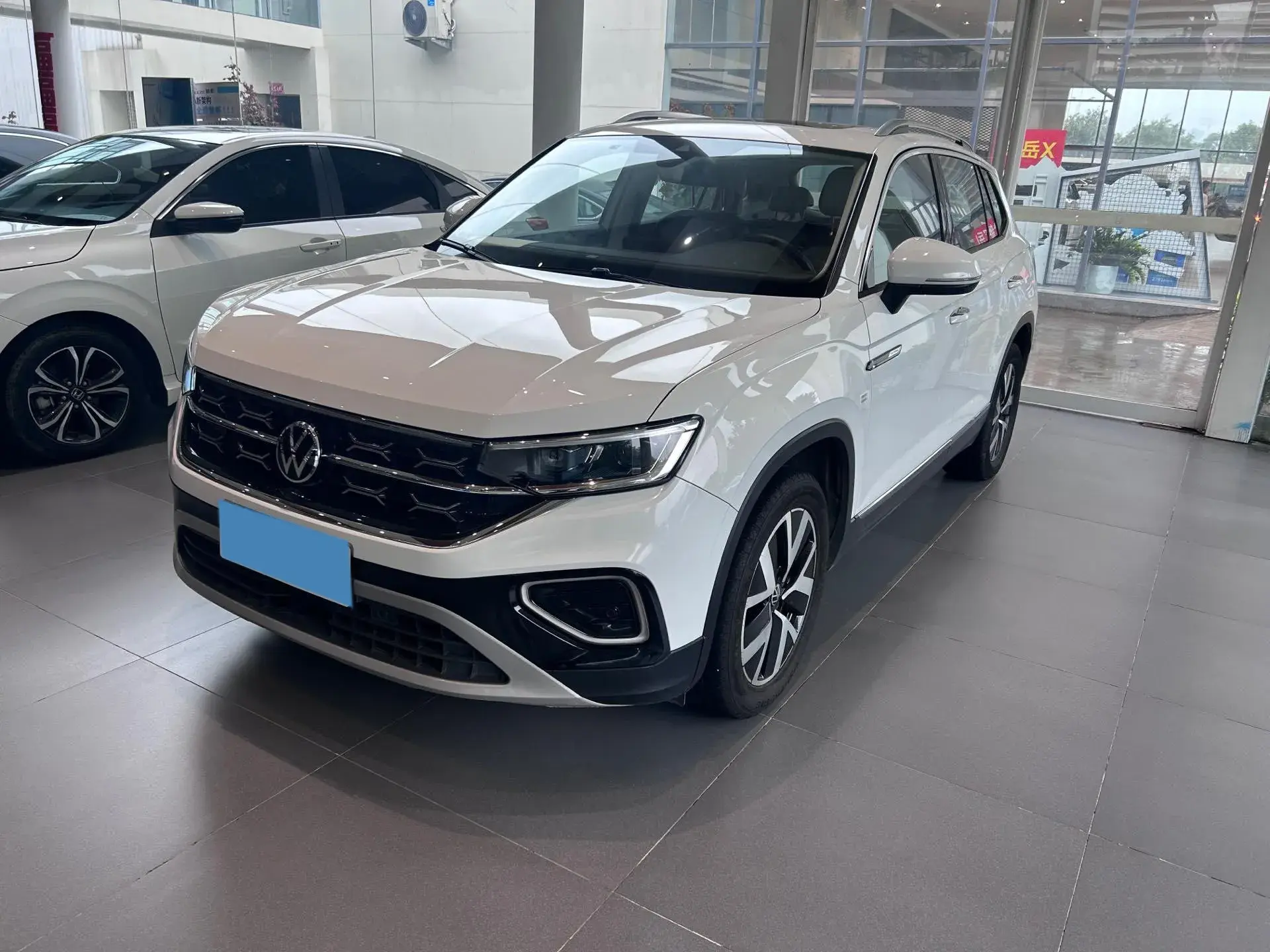 2023 VOLKSWAGEN TAYRON view 1