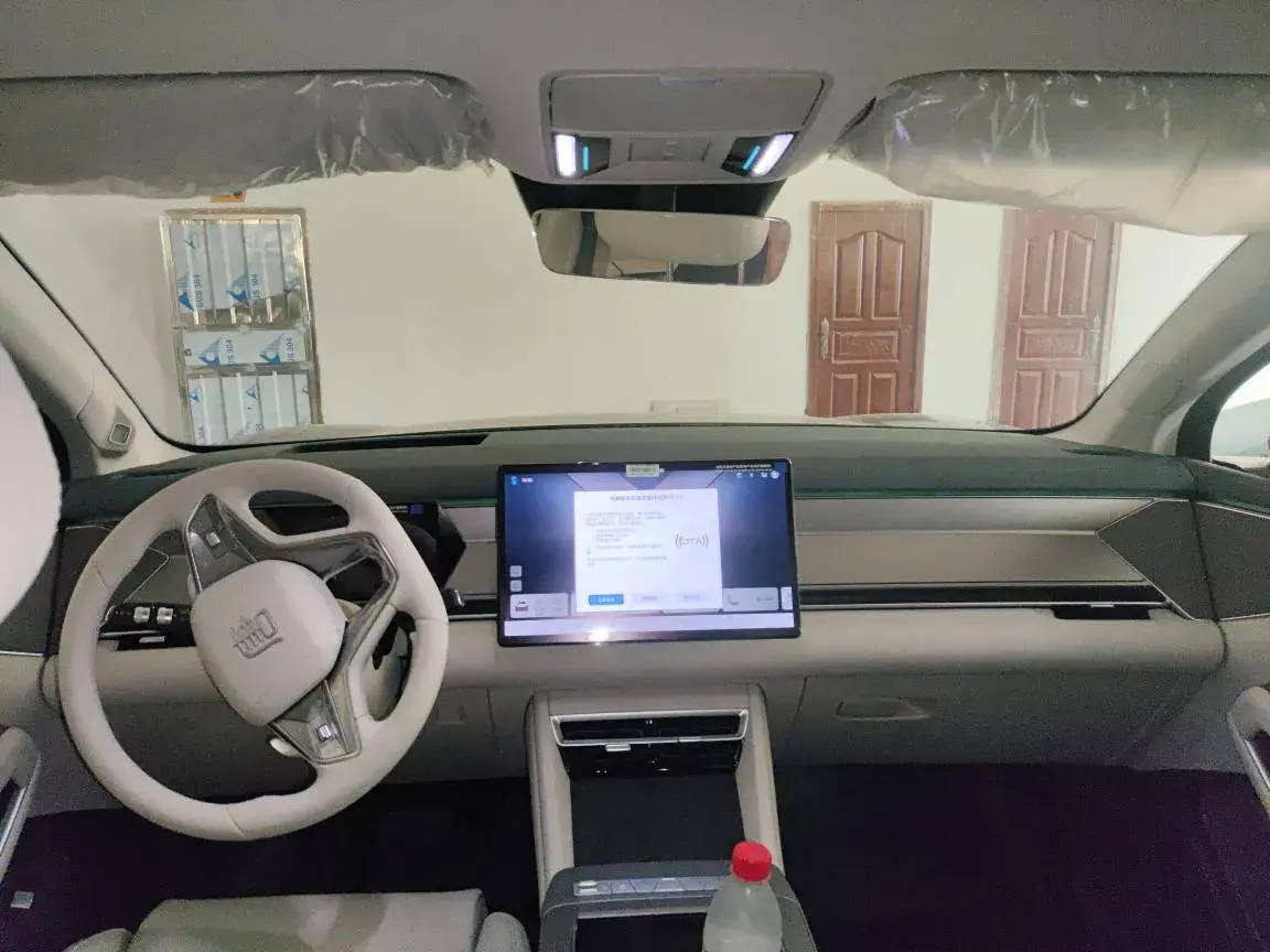 2025 BYD TANGL thumbnail 2