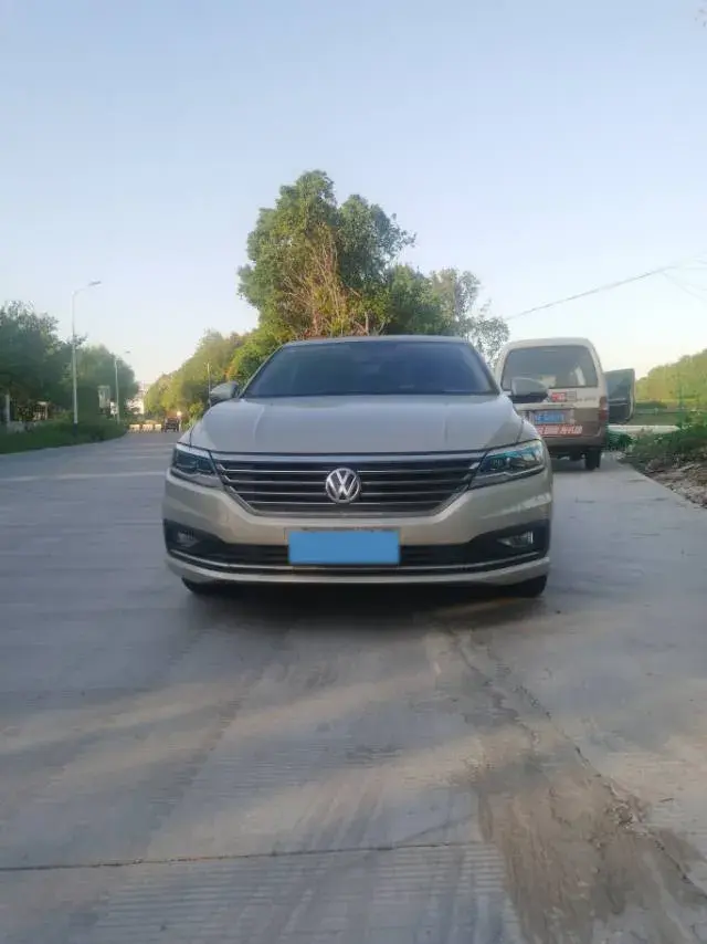 2019 VOLKSWAGEN LAVIDA thumbnail 2