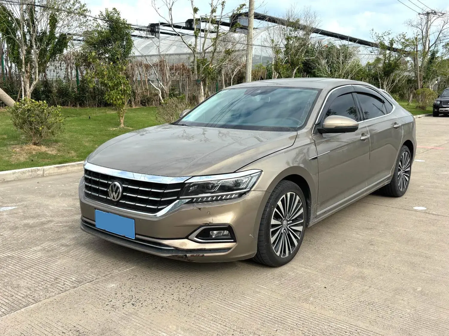 2019 VOLKSWAGEN PASSAT view 1