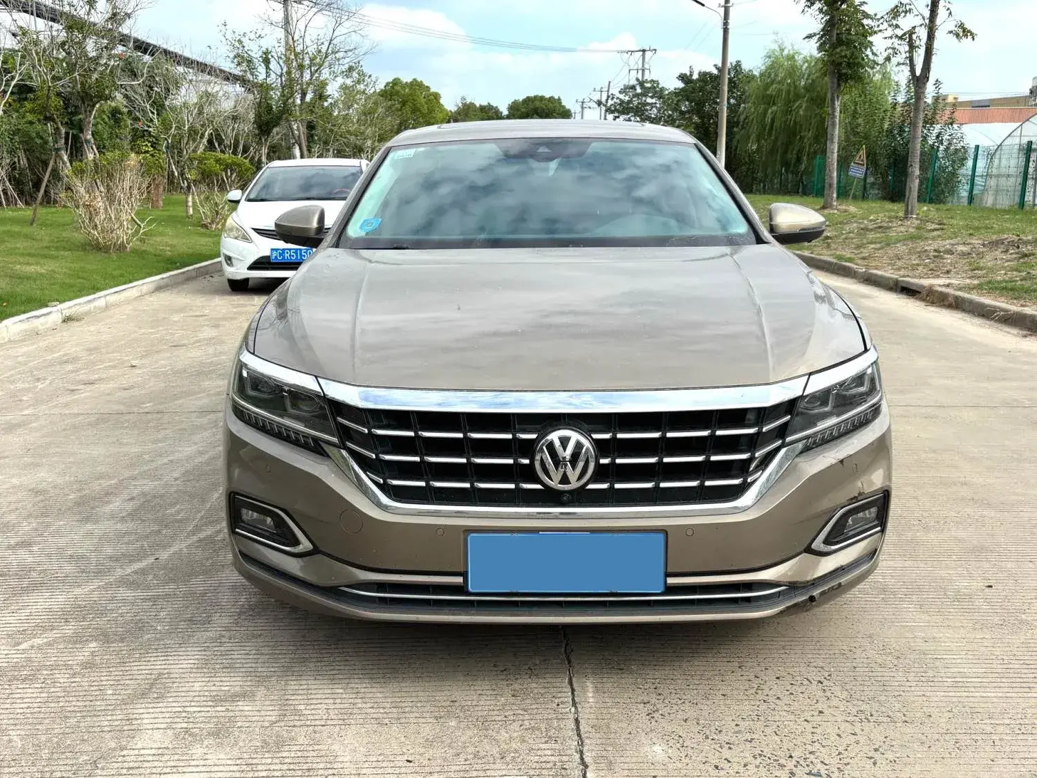 2019 VOLKSWAGEN PASSAT thumbnail 2