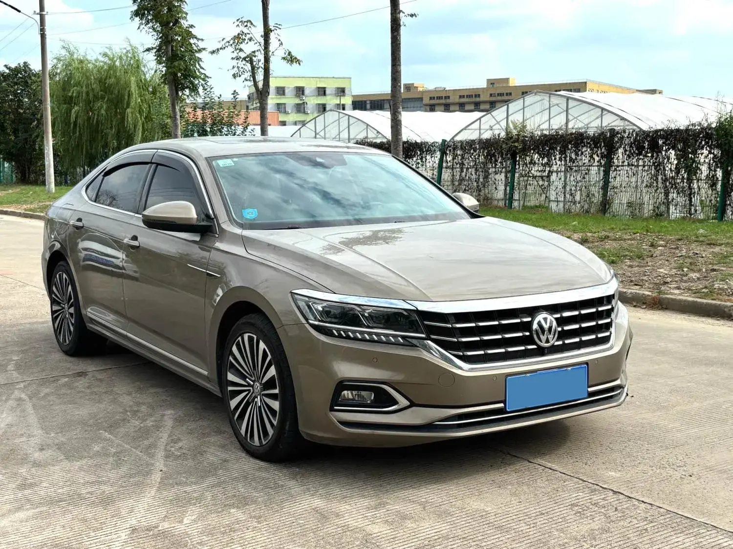2019 VOLKSWAGEN PASSAT thumbnail 3