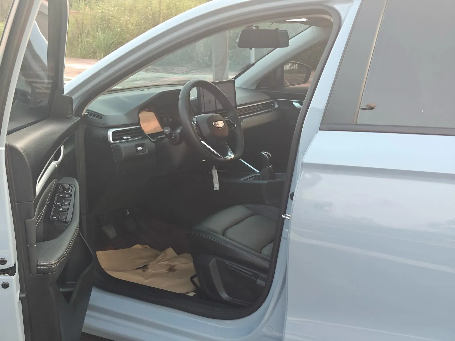 2025 GEELY EMGRAND thumbnail 4