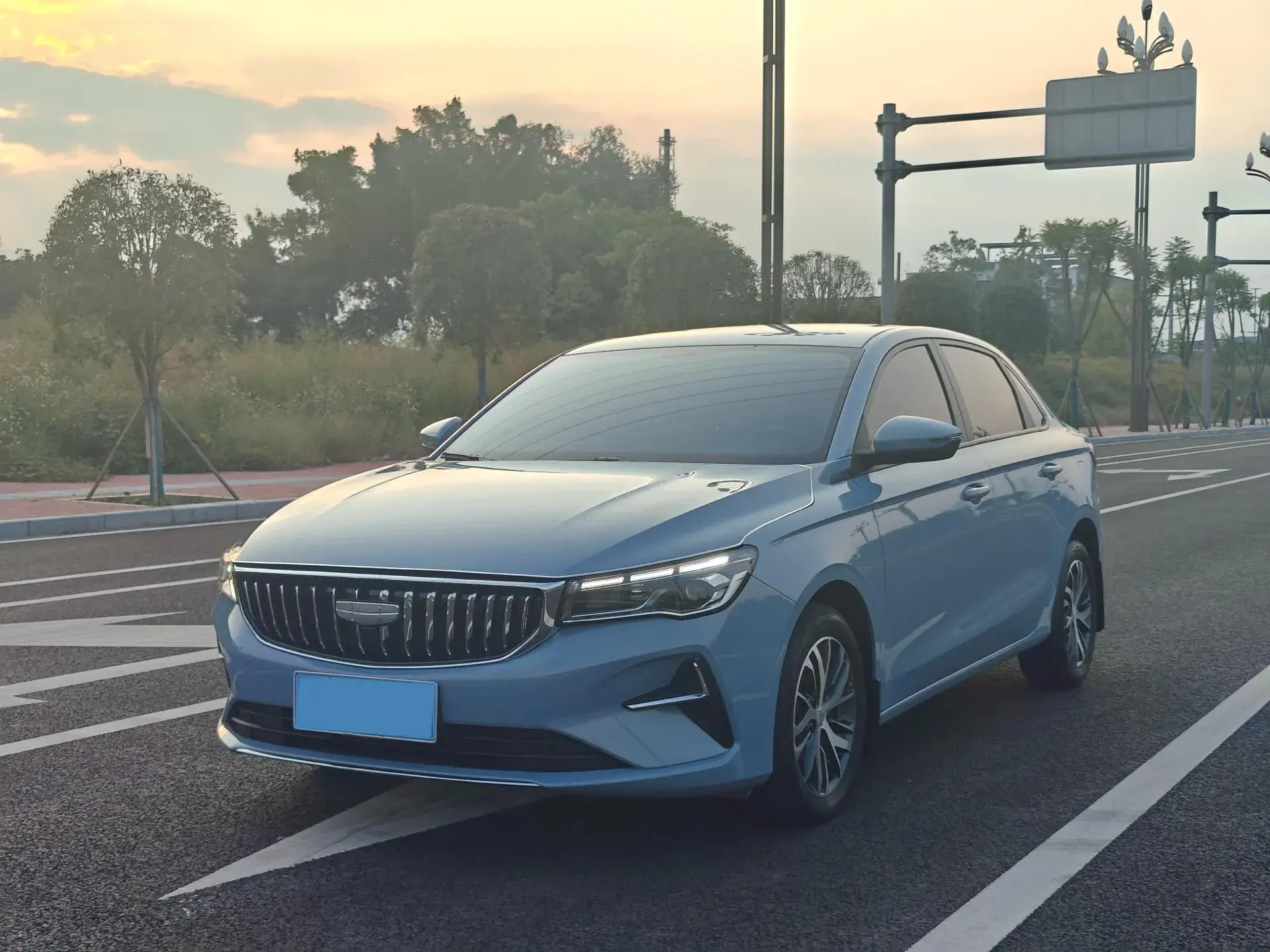 2025 GEELY EMGRAND view 1