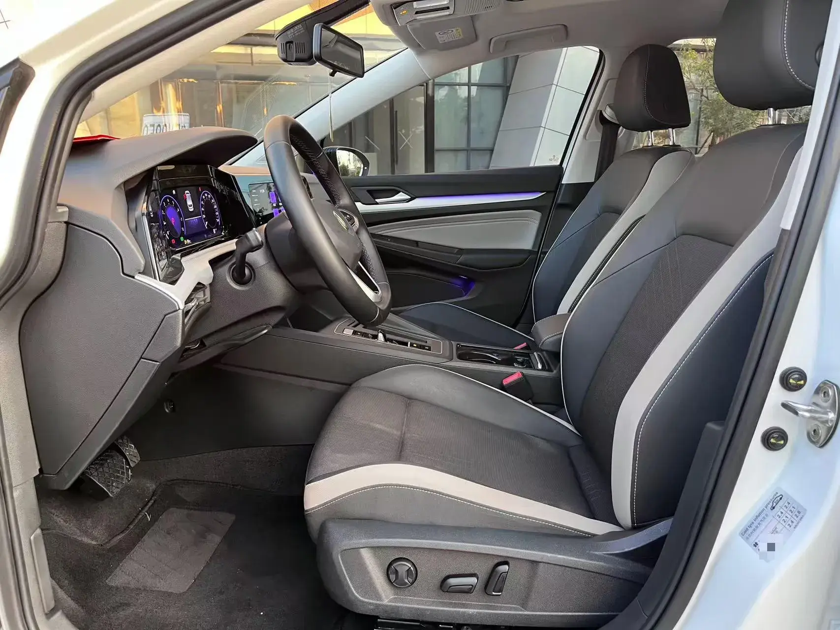 2021 VOLKSWAGEN GOLF thumbnail 4