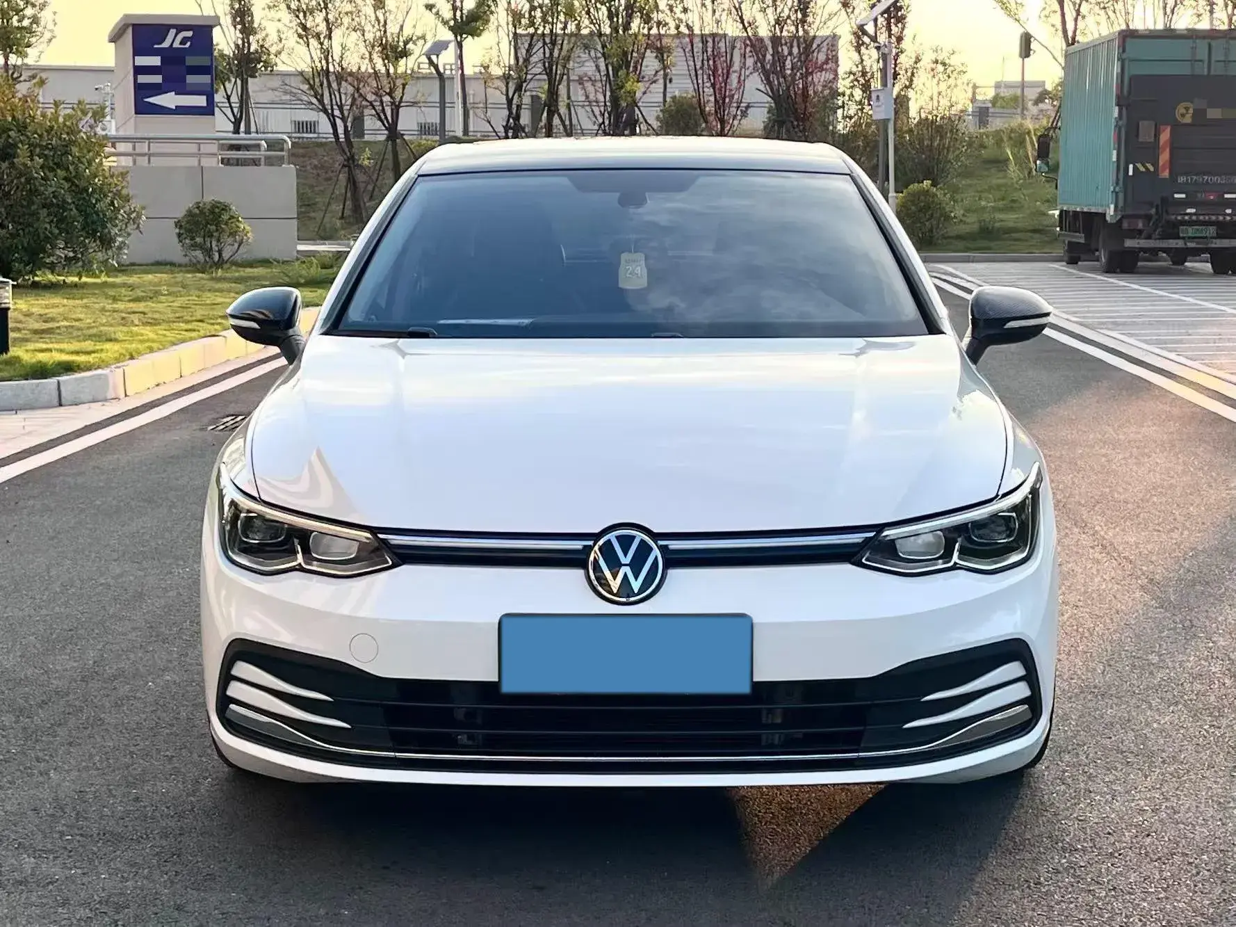 2021 VOLKSWAGEN GOLF thumbnail 2