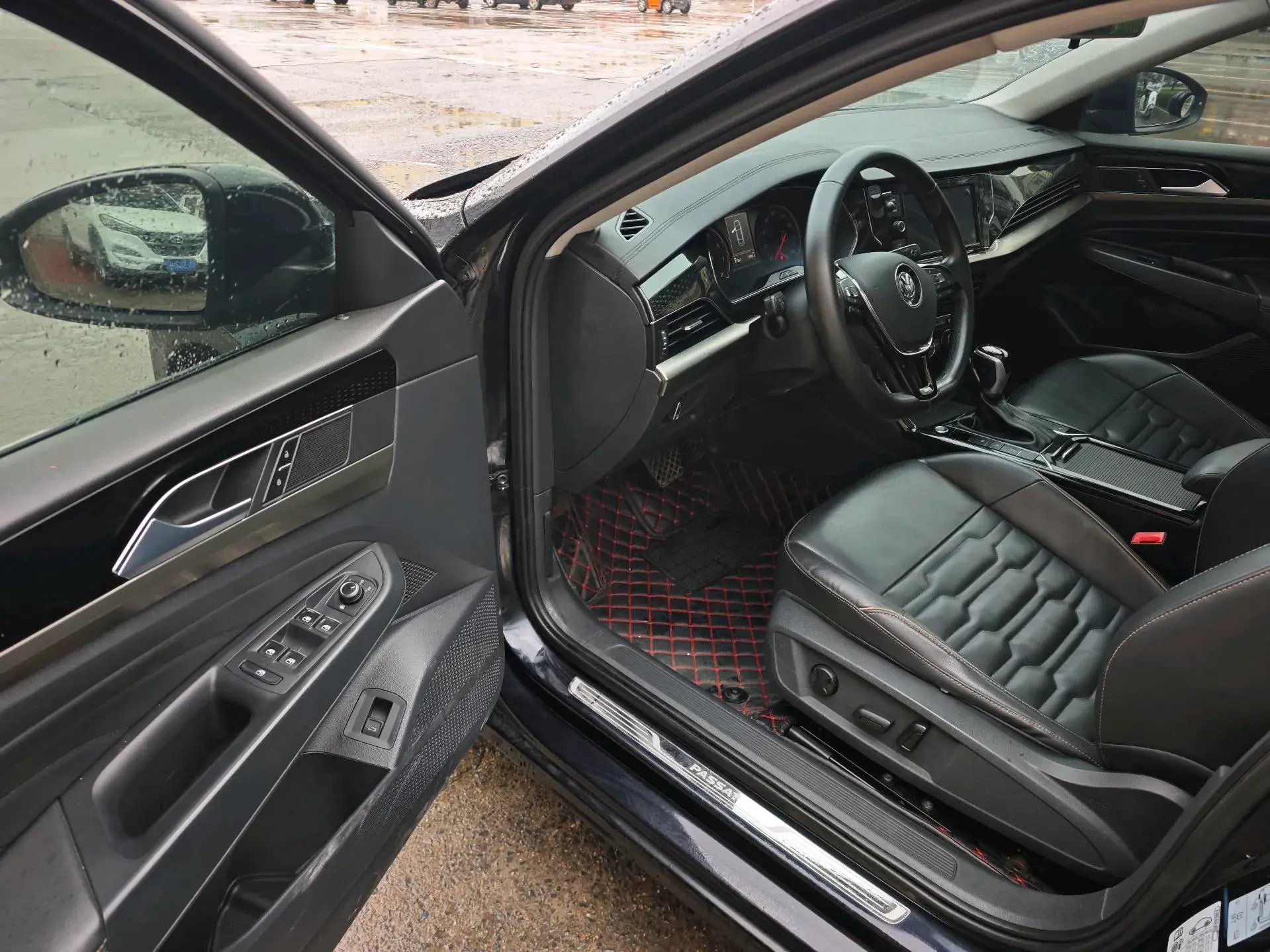 2019 VOLKSWAGEN PASSAT thumbnail 3