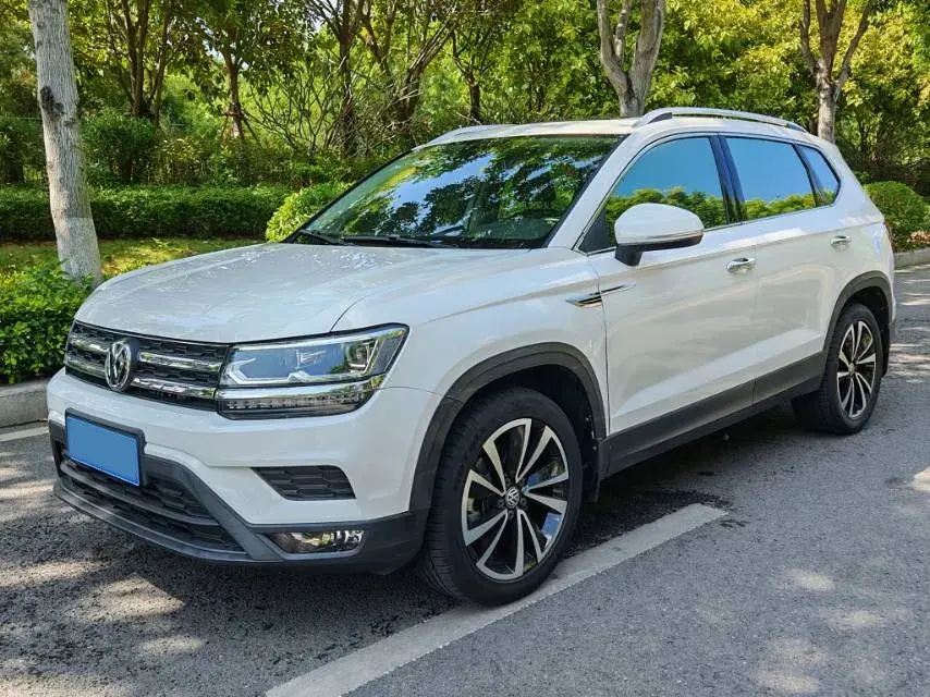 2020 VOLKSWAGEN THARU view 1